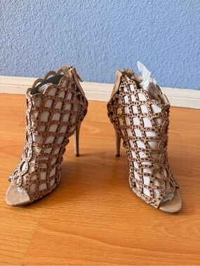 Zigi Soho Duran Embellished Peep Toe Bootie Heels Size 6 Cinnamon Rhinestone